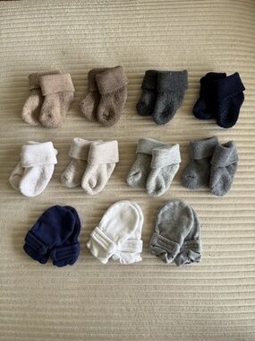 🪩3 for $15🪩 Neutral Baby Socks & Mittens Set